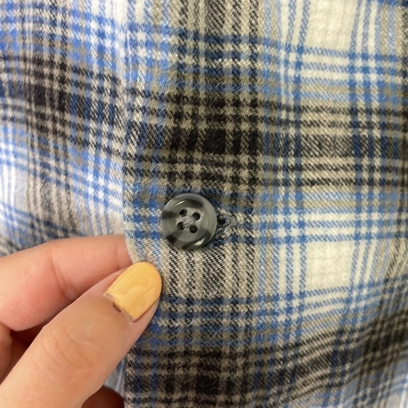 𝅺urban outfitters plaid flannel buttons down shirt - Picture 4 of 8